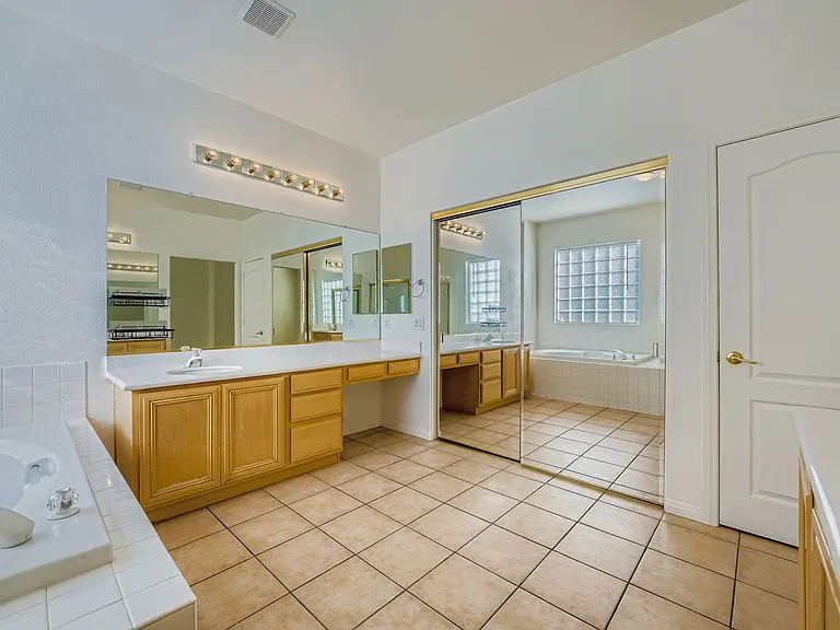 10701 Sapphire Vista Ave — Photo 10
