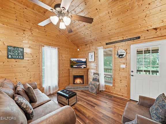 3rd image of 2230 Cove Creek Dr