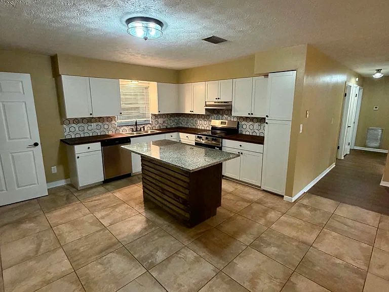 6685 Woodland Dr — Photo 2