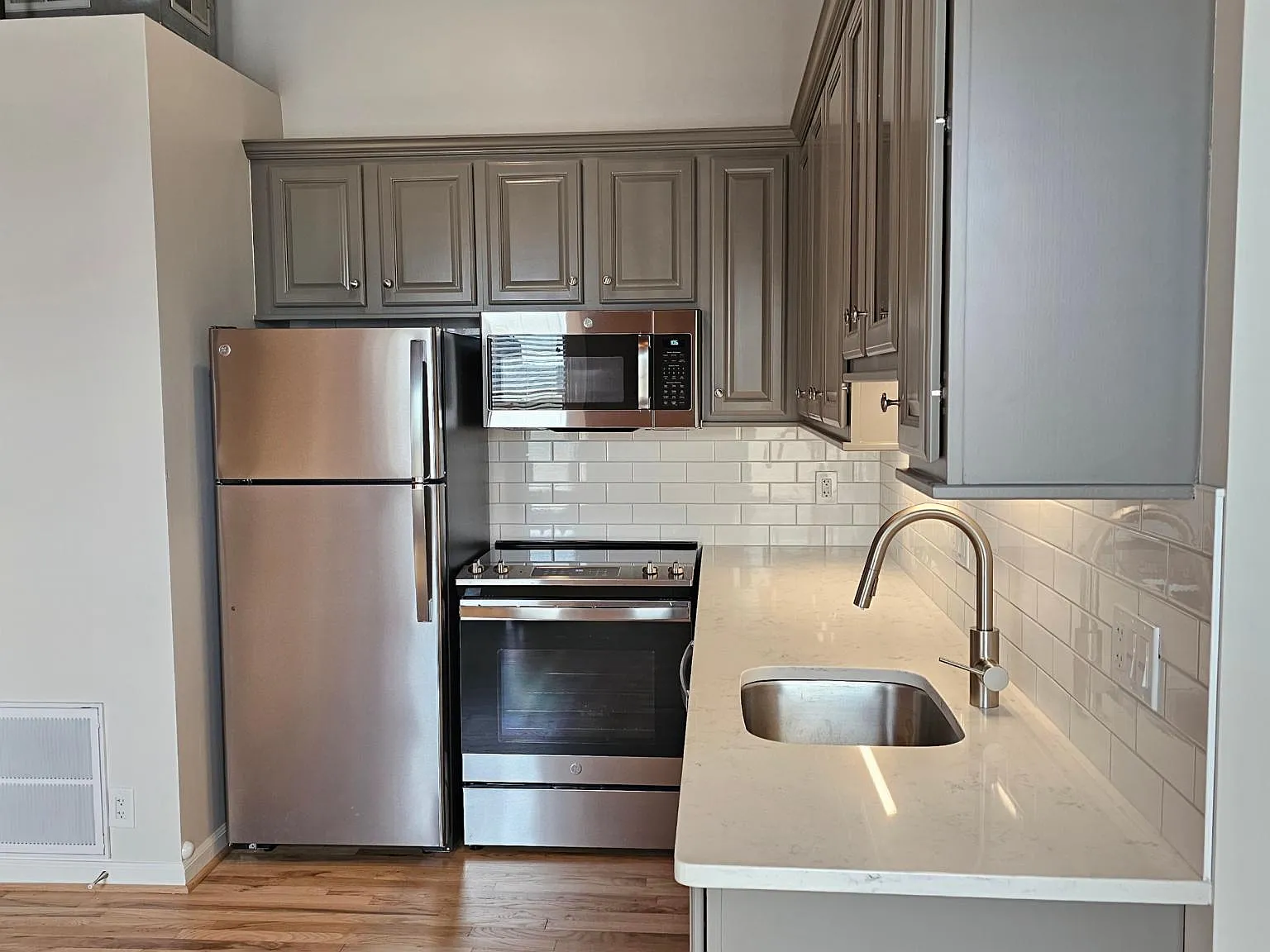 338 S Main St — Photo 2