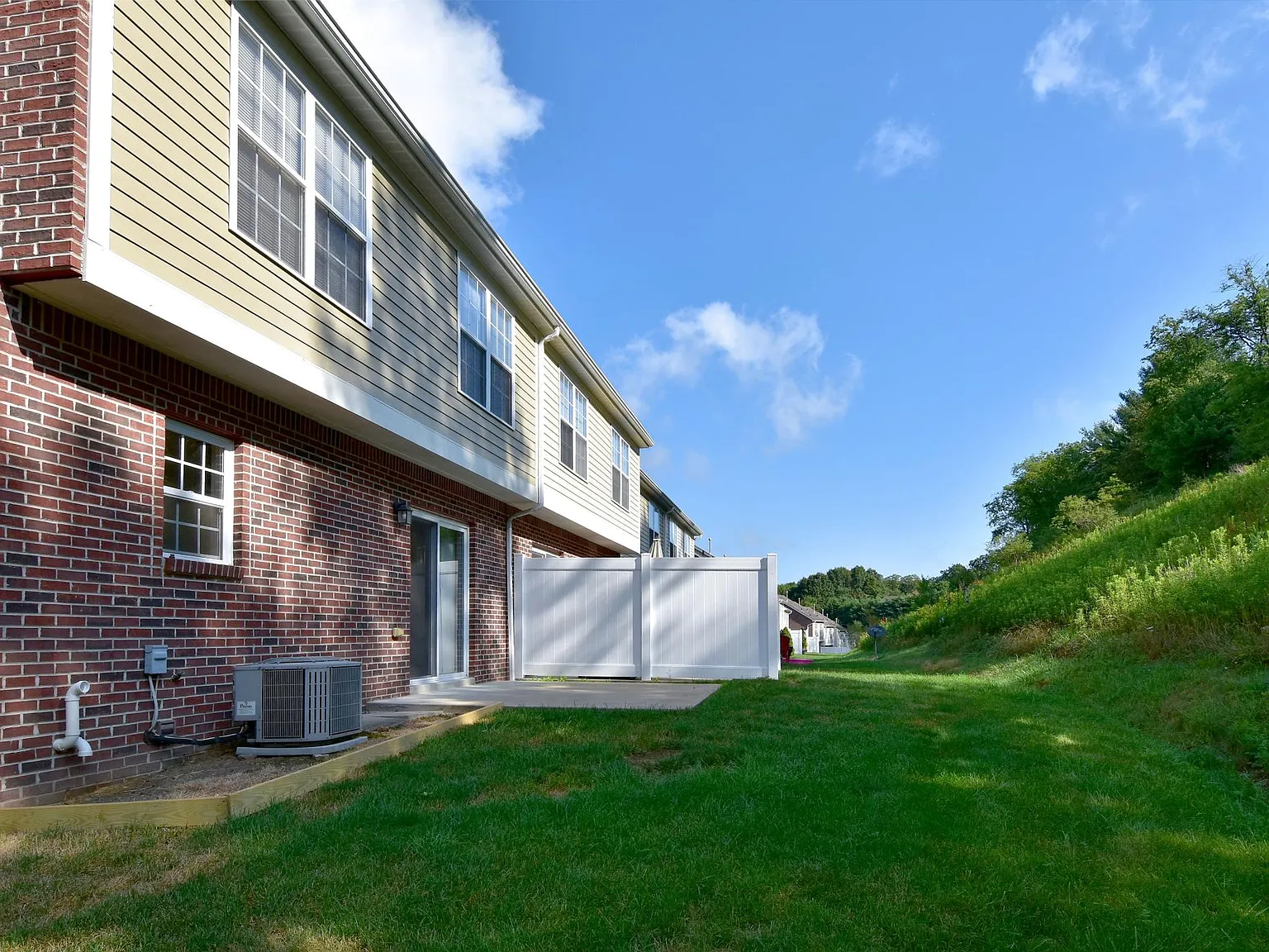 127 Laurel Crest Dr — Photo 4