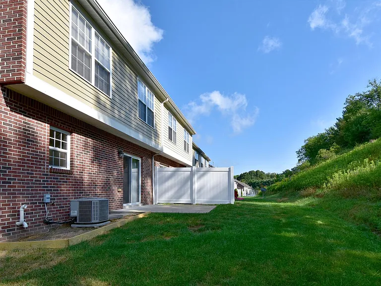 127 Laurel Crest Dr — Photo 4