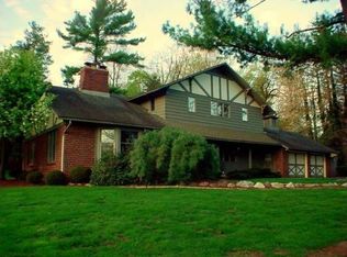 2566 Leonard St NW, Grand Rapids, MI