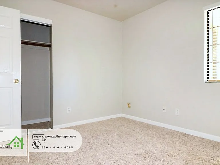 3657 Santa Rosa Way — Photo 11