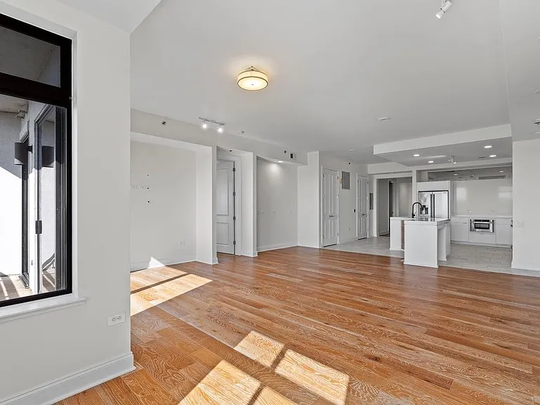 717 Riverside Dr — Photo 3