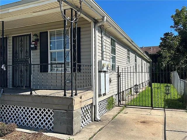 3 bed, 1.0 bath, 852 sqft, $1,950 — Photo 2