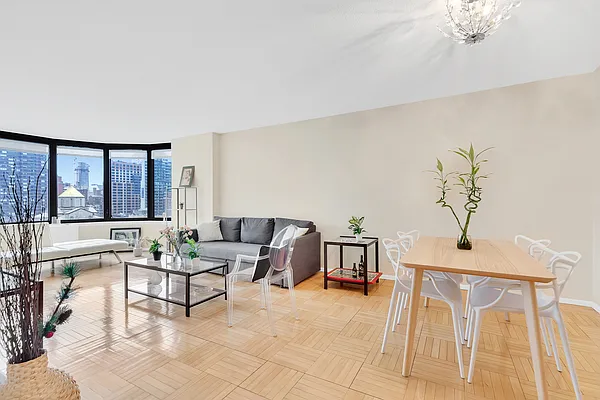 Rented by R New York | media 13