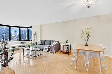 Rented by R New York