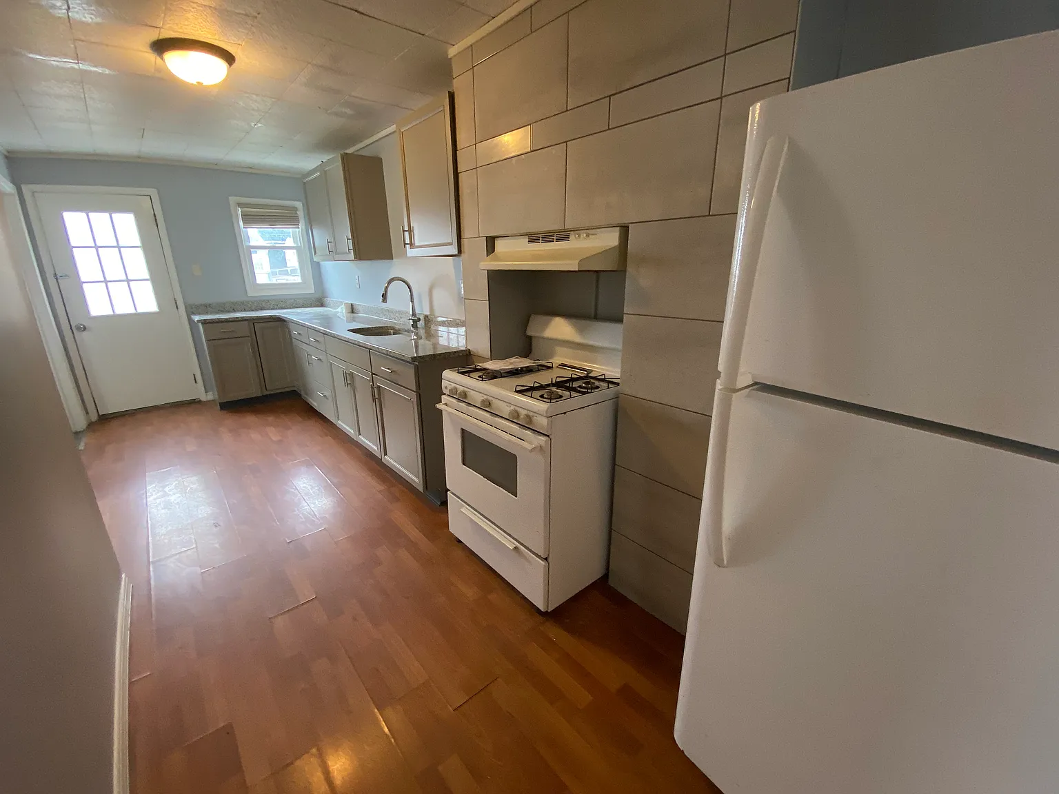 1 bed, 950 sqft, $1,000 — Photo 3
