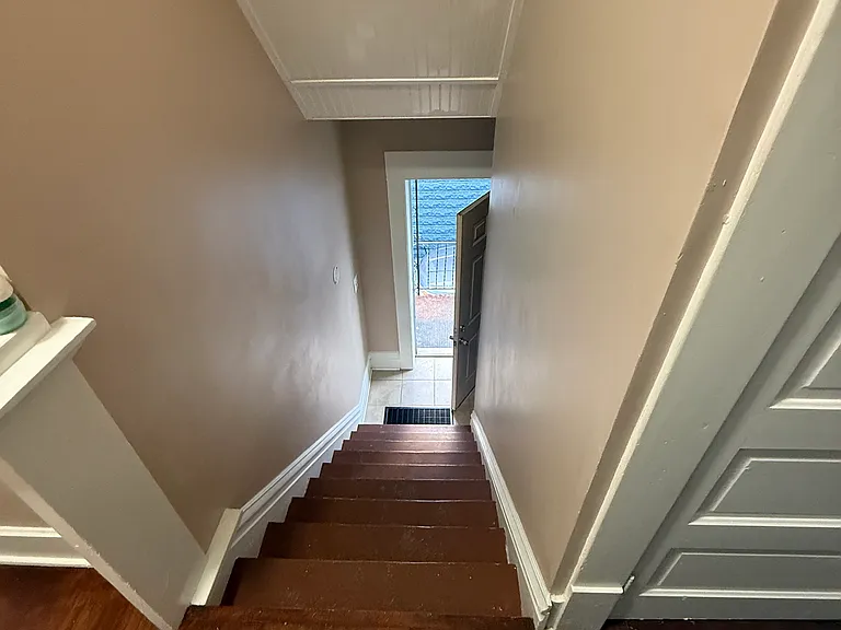 400 Hill Ave #B — Photo 6