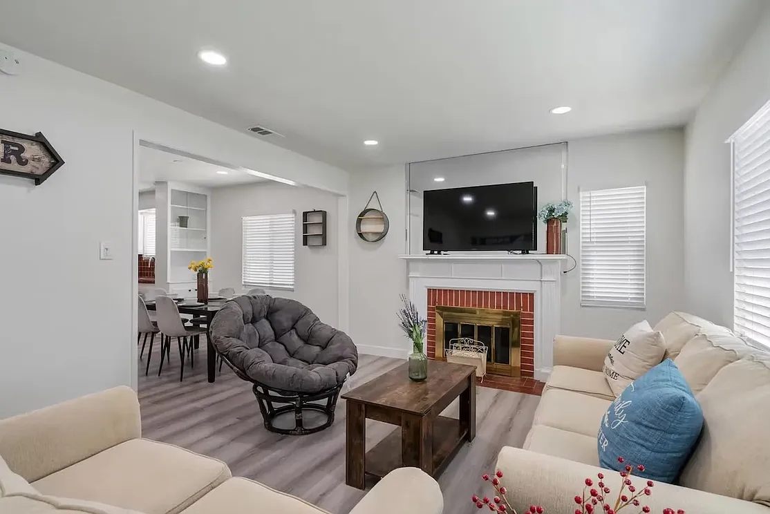 3 bed, 1137 sqft, $5,000 — Photo 2