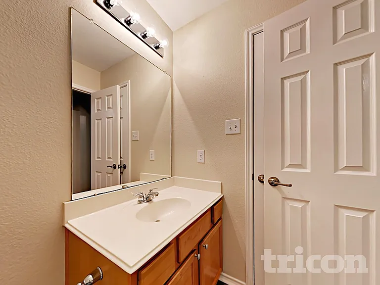 10338 Whisper Bluff Dr — Photo 23