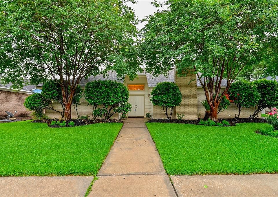 1st image of 5221 Glenvalley Dr