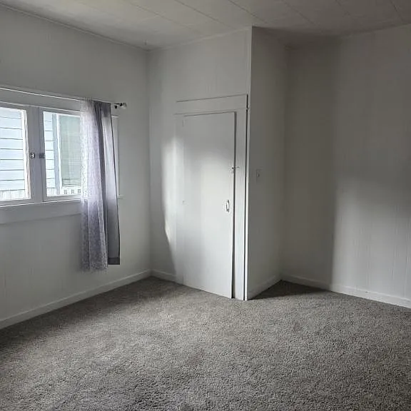 229 SW J St — Photo 7