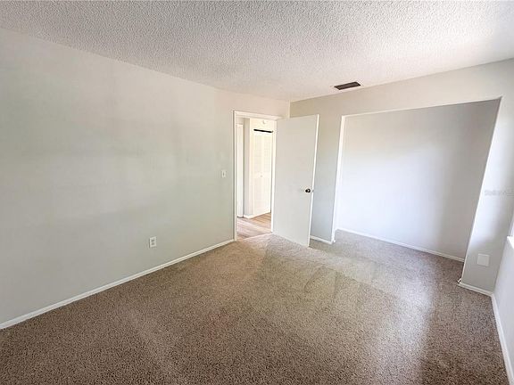4th image of 3130 Ludlow Dr