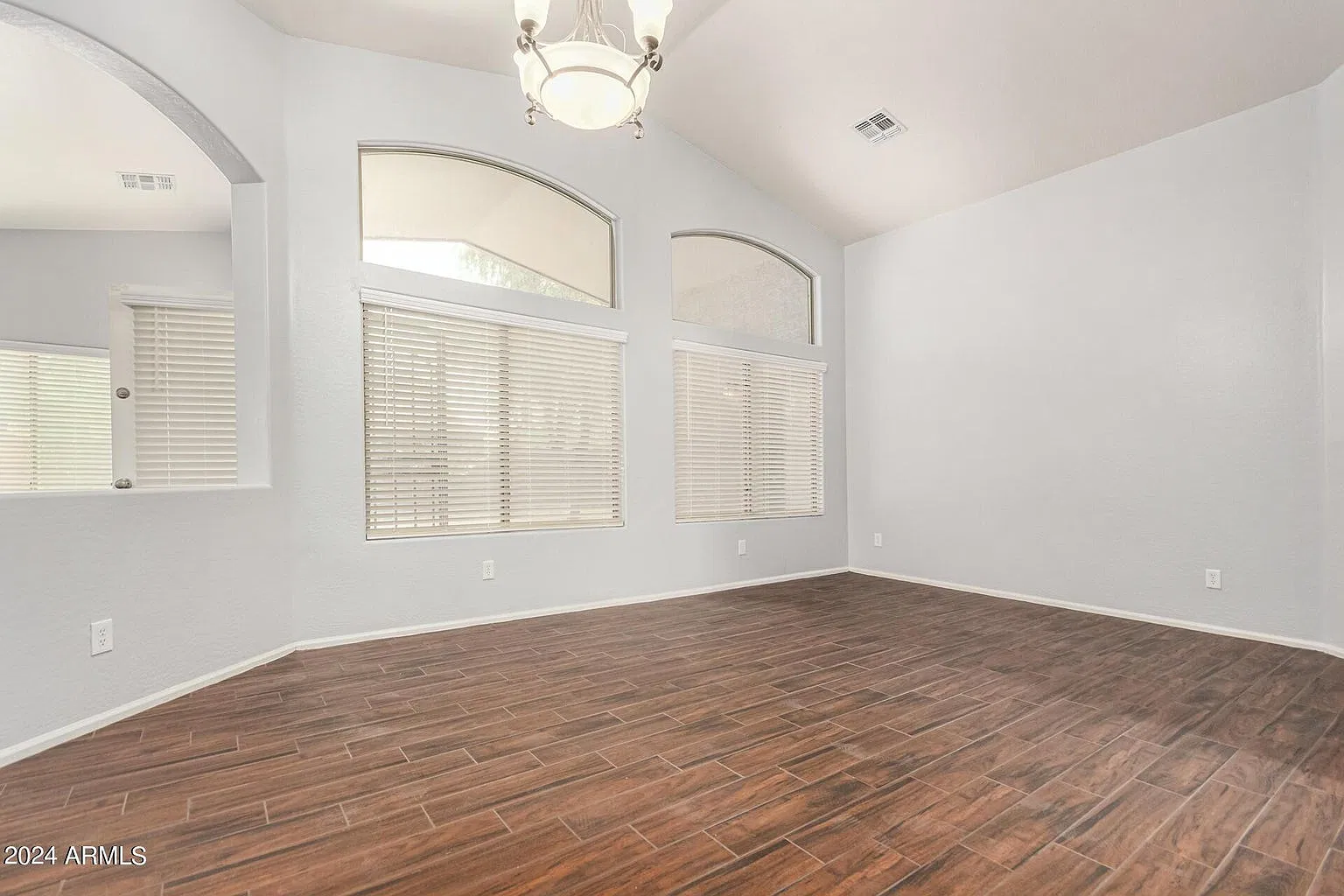3 bed, 1910 sqft, $1,695 — Photo 2