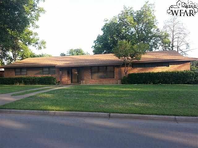 1st image of 700 Sunset Dr
