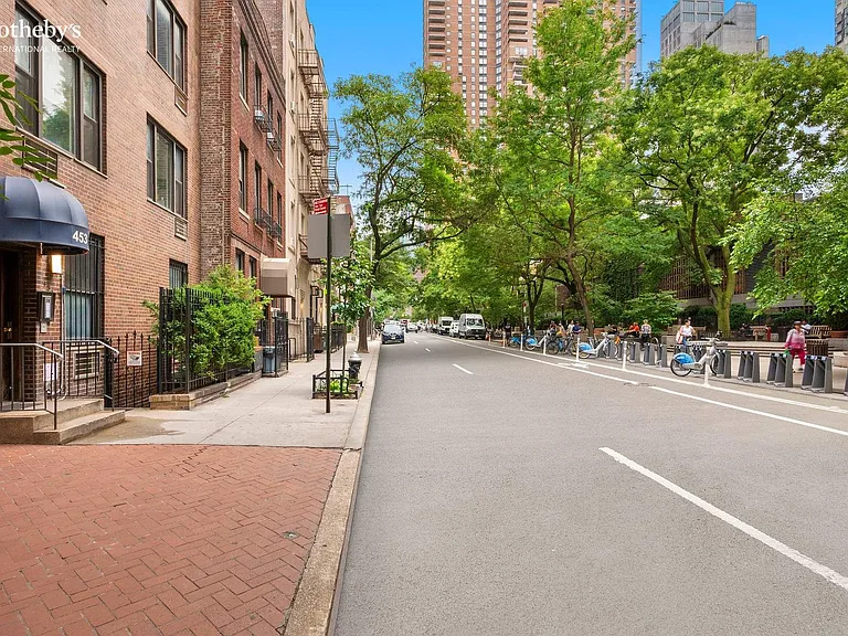 453 W 43rd St #1-B — Photo 9