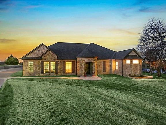 2nd image of 472 Calais Ct