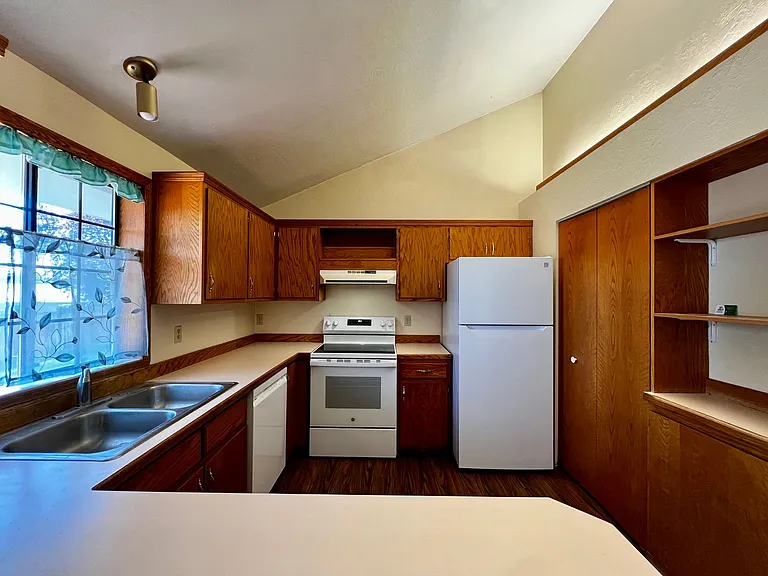 7410 W Walnut St — Photo 7