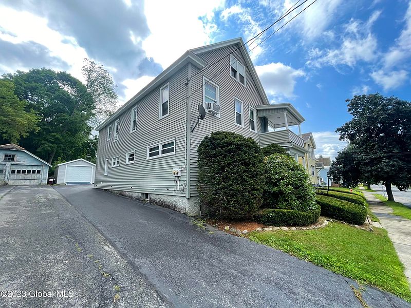 4th image of 34 Maple Avenue
