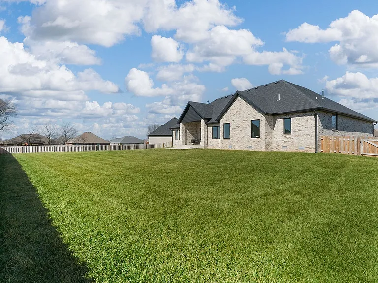 4464 E Lancaster Way — Photo 40