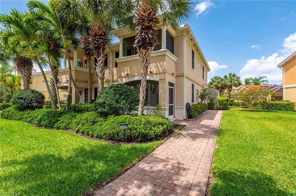 Village Walk Of Bonita Springs — Photo 2