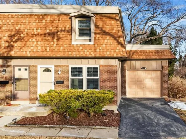 11846 Sologne Ct, Maryland Heights, MO 63043