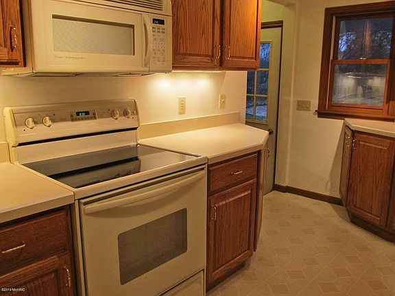 5th image of 3317 Canterbury Ave