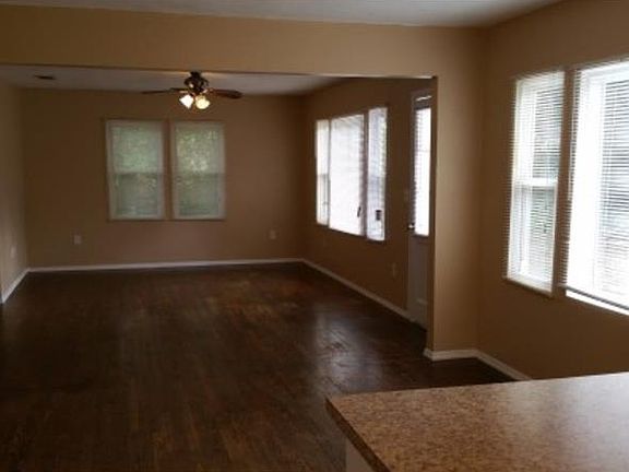 4th image of 11812 Carmen Ave
