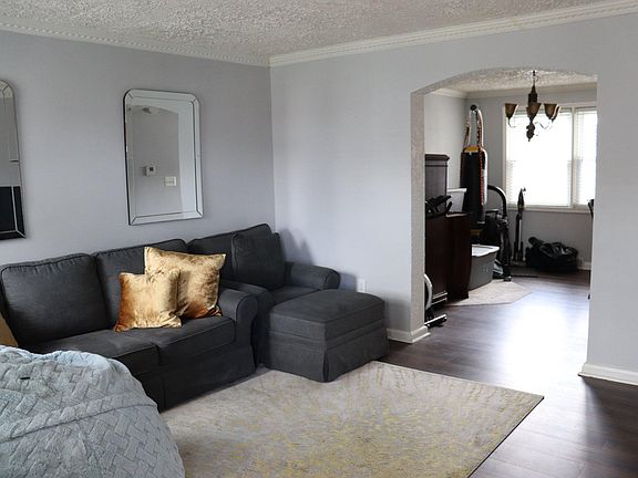 2nd image of 1328 Cedarcroft Rd
