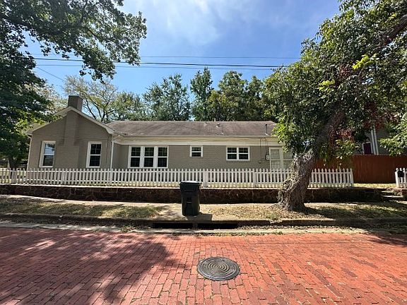 5th image of 1103 S Broadway Ave