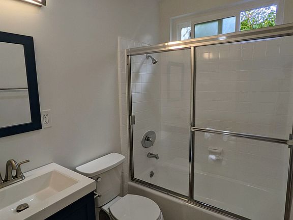 5th image of 811 Euclid St #11