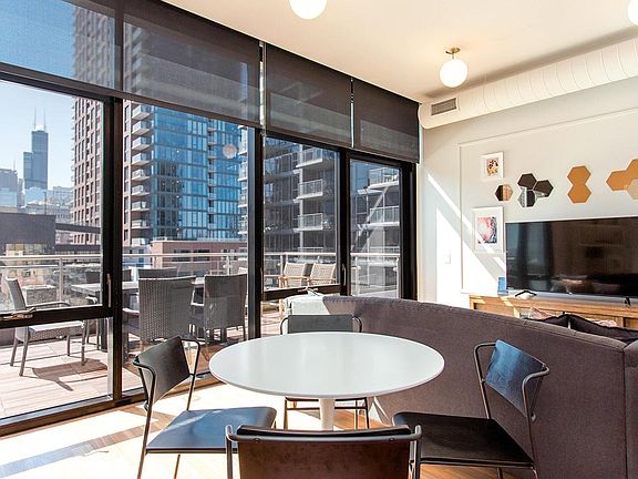 4th image of 142 W Erie St #1101