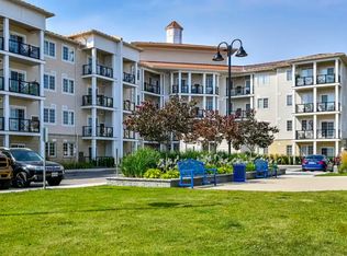 50 Lakebreeze Dr #1A, Clarington, ON L1B 0V9