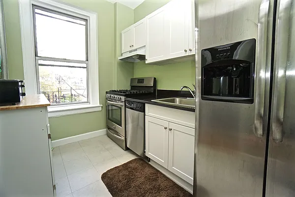 Sold by Bizzarro Agency | media 9