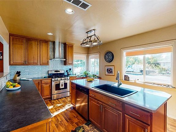 3rd image of 405 Capay Ave