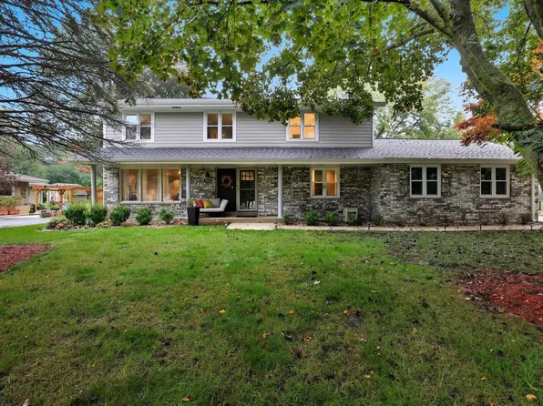 4962 South 82nd STREET, Greenfield, WI 53220