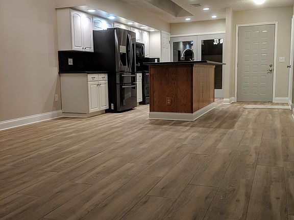 5th image of 404 Evesham Pl