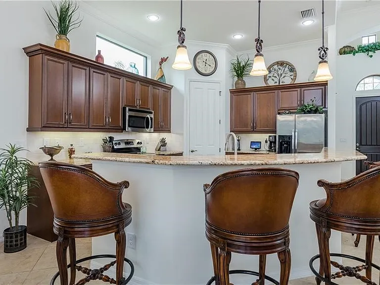 8309 Adelio Ln — Photo 6