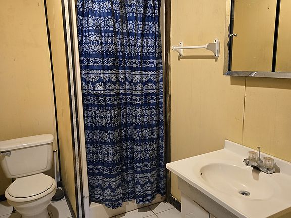 4th image of 818 Broadway St #2