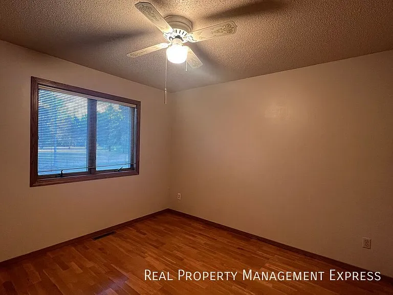 4409 E 20th St — Photo 15