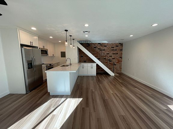 4th image of 240 Watson Dr APT 2