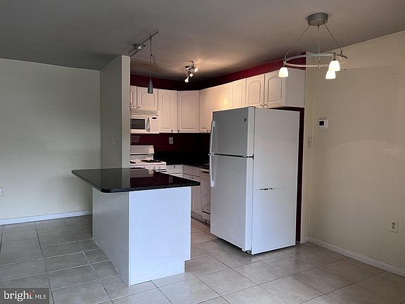 5th image of 6133 Leesburg Pike APT 205