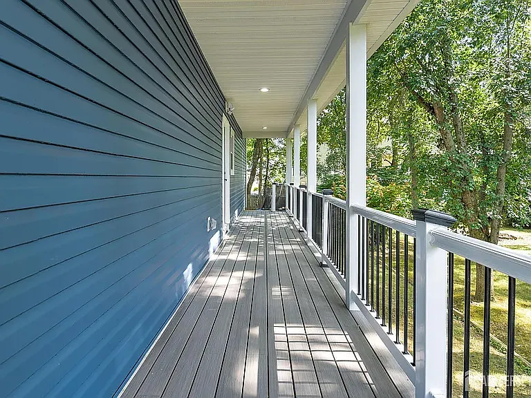 17 Avenue D — Photo 2