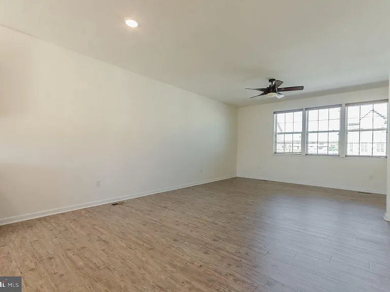 172 Drexel Ct — Photo 27