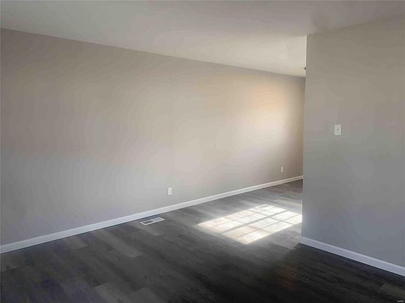 4th image of 1358 Cabrillo Dr