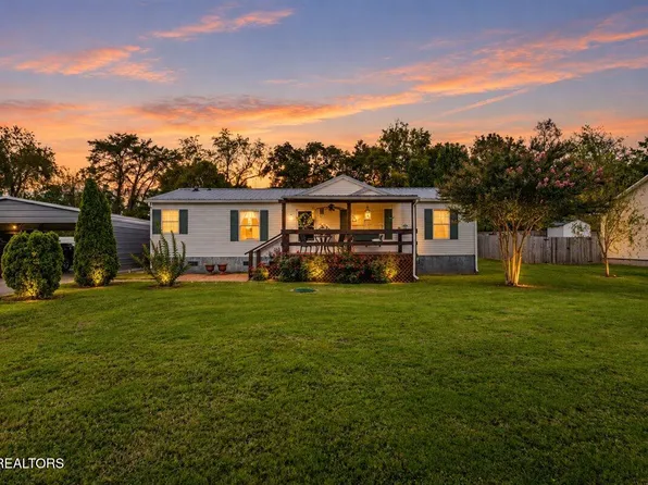 171 E Memorial Dr, Jacksboro, TN 37757