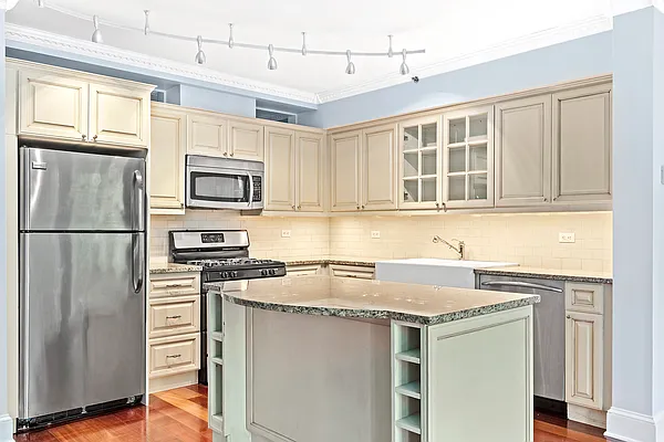 Rented by Brown Harris Stevens | media 2