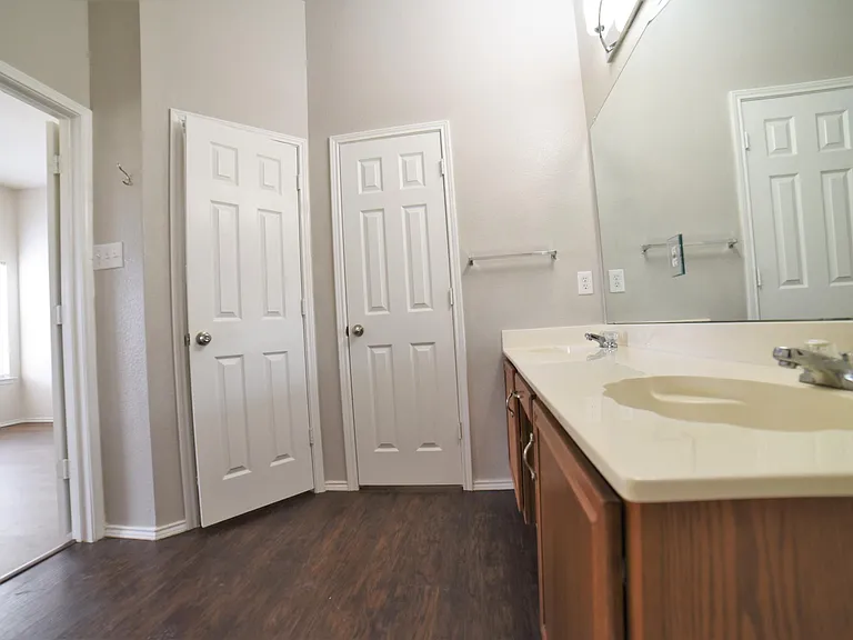 208 Meadow Lark Ln — Photo 16